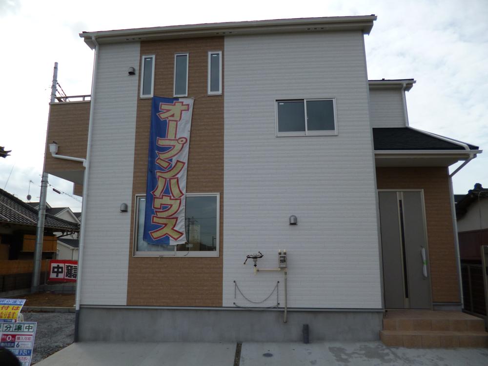 Local appearance photo. 1 Building