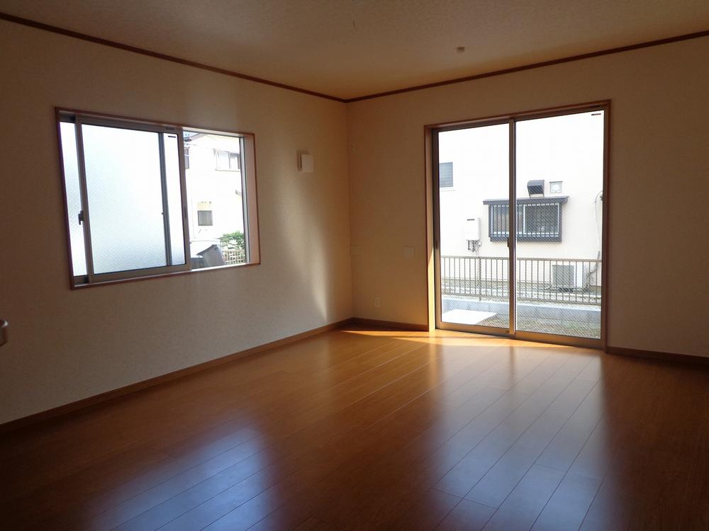 Living.  [1 Building] Because the southeast corner lot per yang good