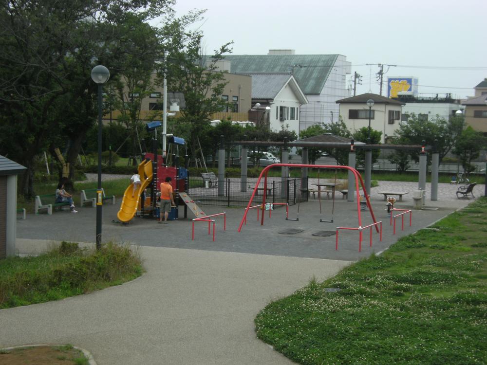 park. 800m to Sakuragaoka park