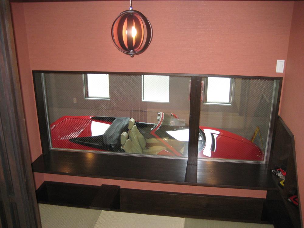 Building plan example (introspection photo). The tatami-mat a part of the living room, Look at the garage from there