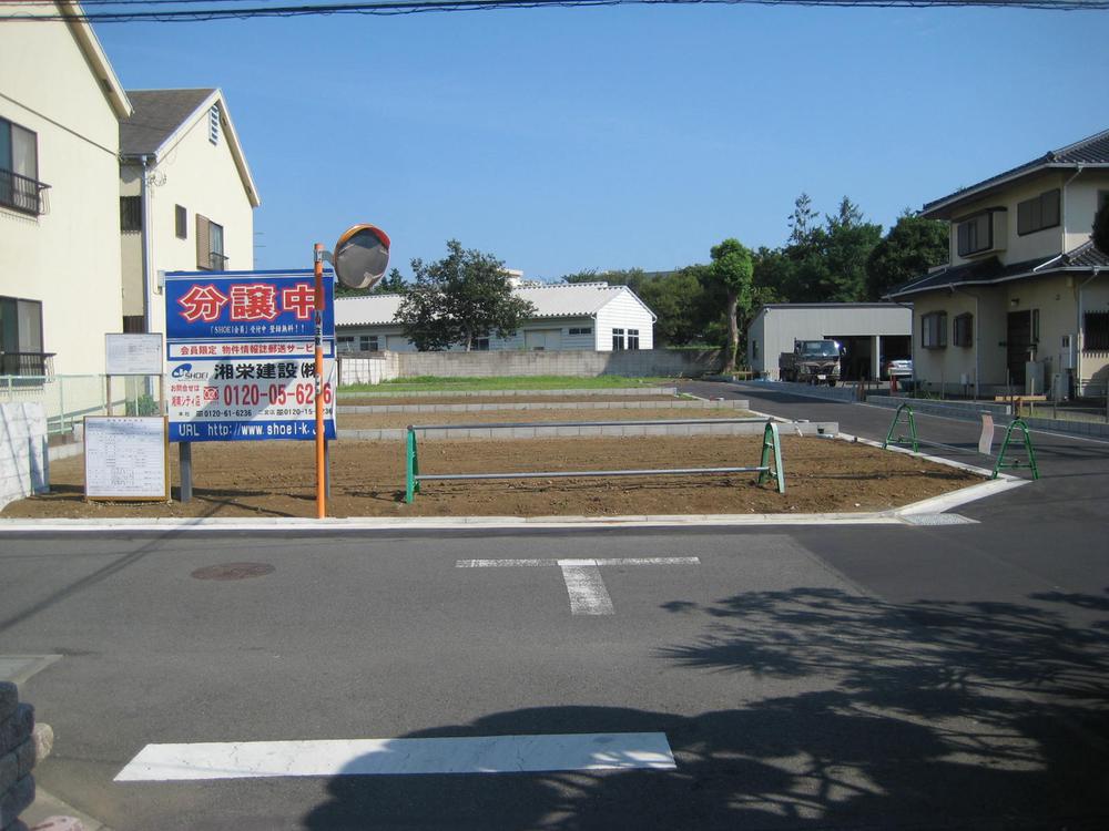 Local photos, including front road. All six building lots, including a corner lot
