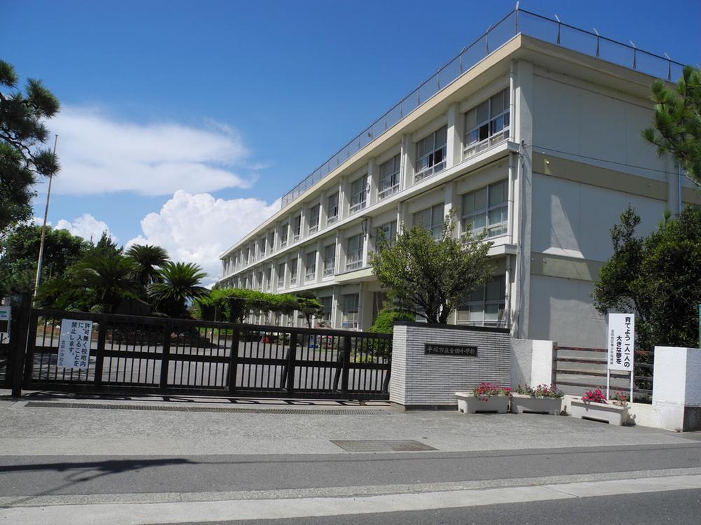 Primary school. 1020m to Hiratsuka City Kaneda Elementary School