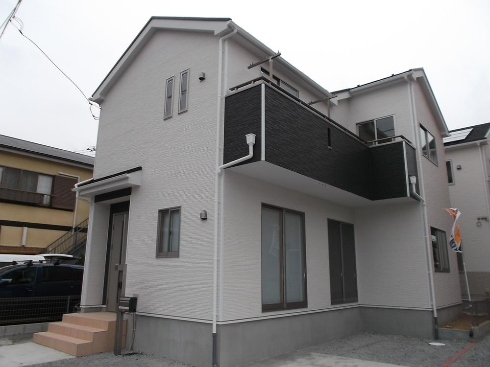 Local appearance photo. Local (10 May 2013) Shooting