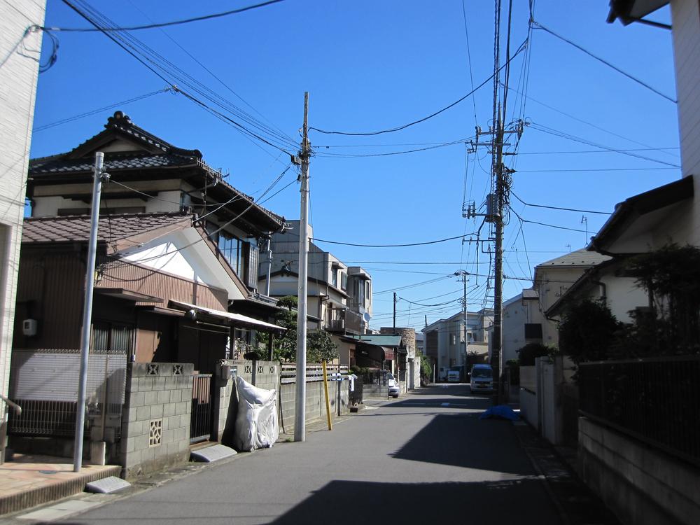 Local photos, including front road. Local (10 May 2013) Shooting