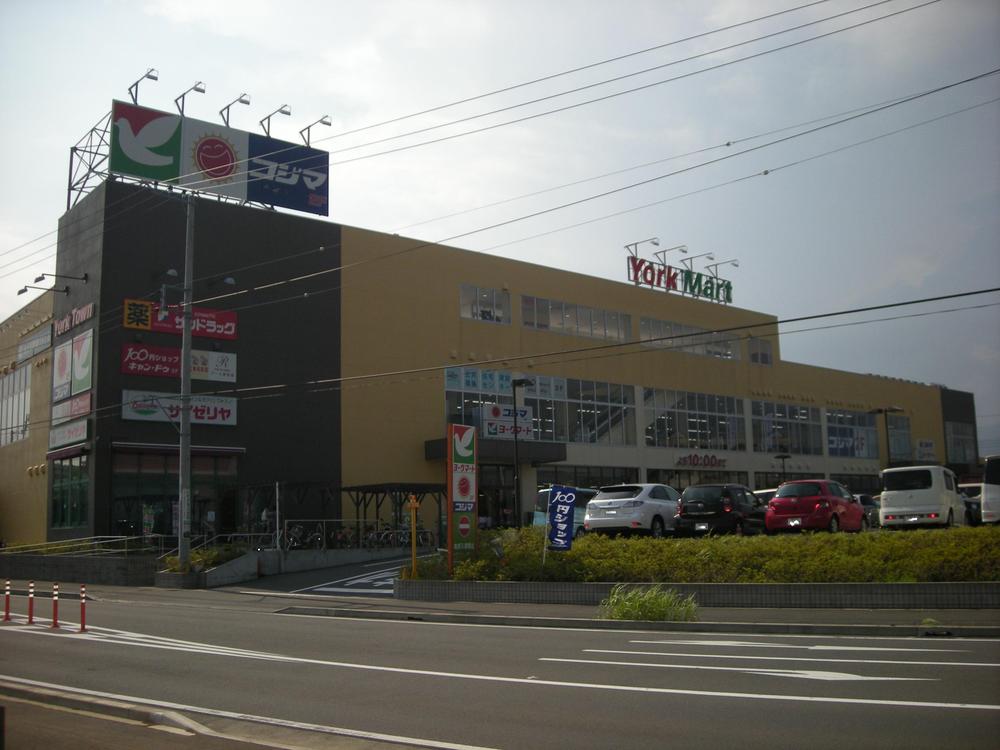 Shopping centre. 930m to Yorktown Kitakaname