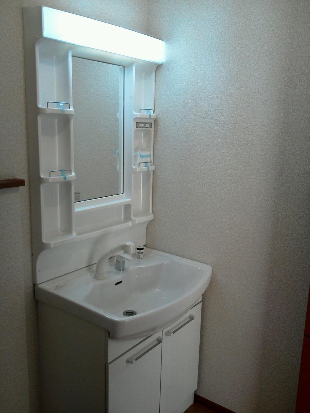 Wash basin, toilet. Example of construction