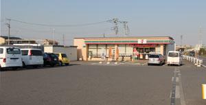 Convenience store. 340m to Seven-Eleven