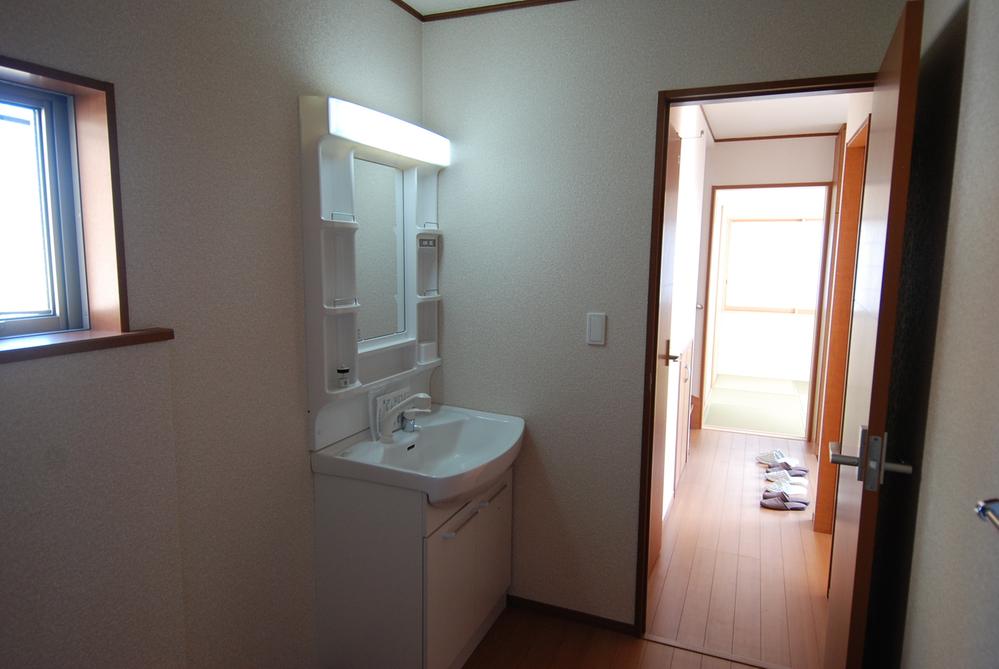 Wash basin, toilet. Indoor (12 May 2013) Shooting