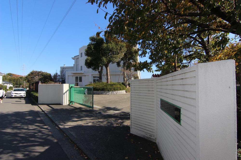 Junior high school. 1210m until Hiratsuka Municipal Asahiryou junior high school