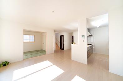 Same specifications photos (living). Sale building is the face-to-face kitchen! (Our example of construction)