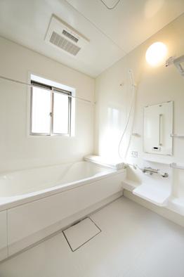 Same specifications photo (bathroom). With bathroom ventilation drying heater! Warm and you can bathe even in winter. (Our example of construction)