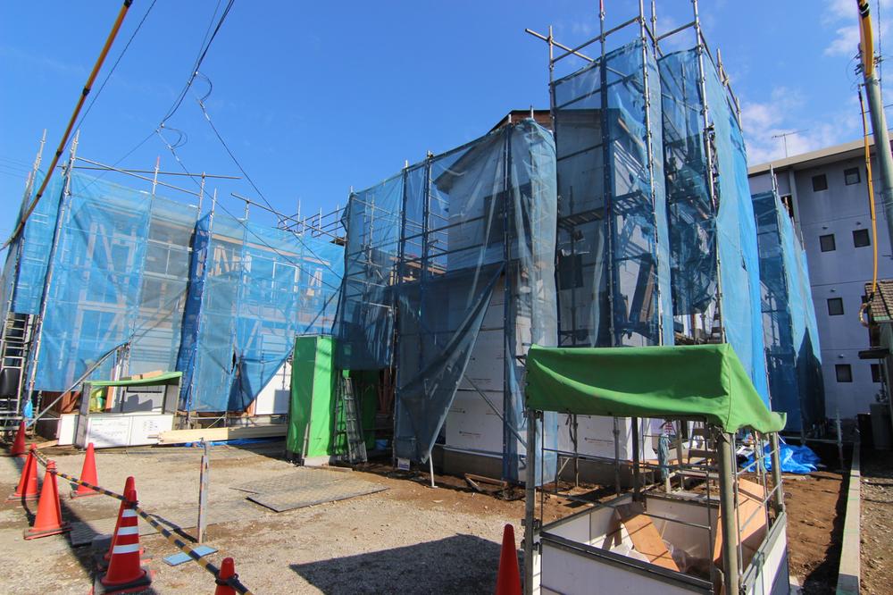 Local photos, including front road. Building 3