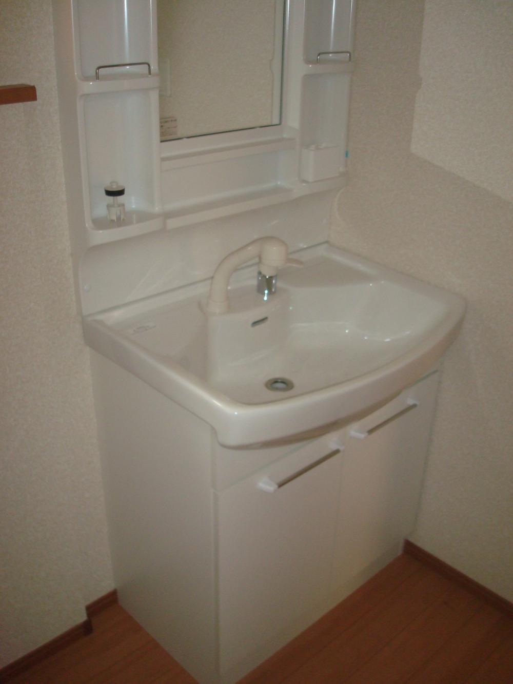 Wash basin, toilet. All building common (August 2013) Shooting