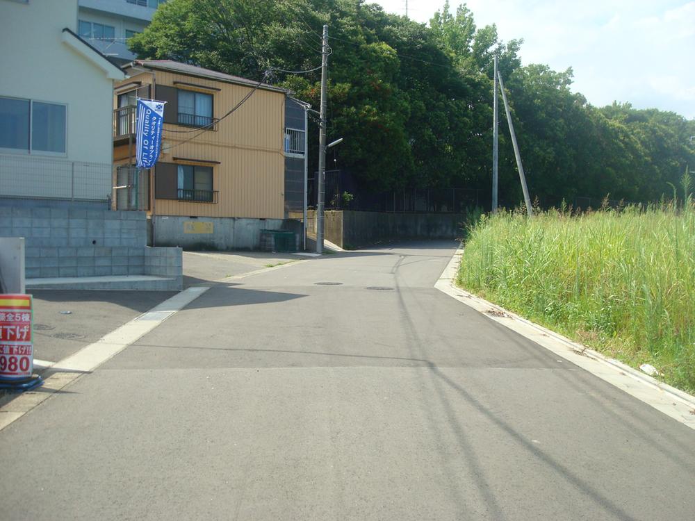 Local photos, including front road. Local (August 2012) shooting