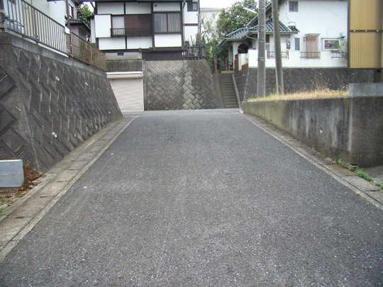 Local photos, including front road. Frontal road