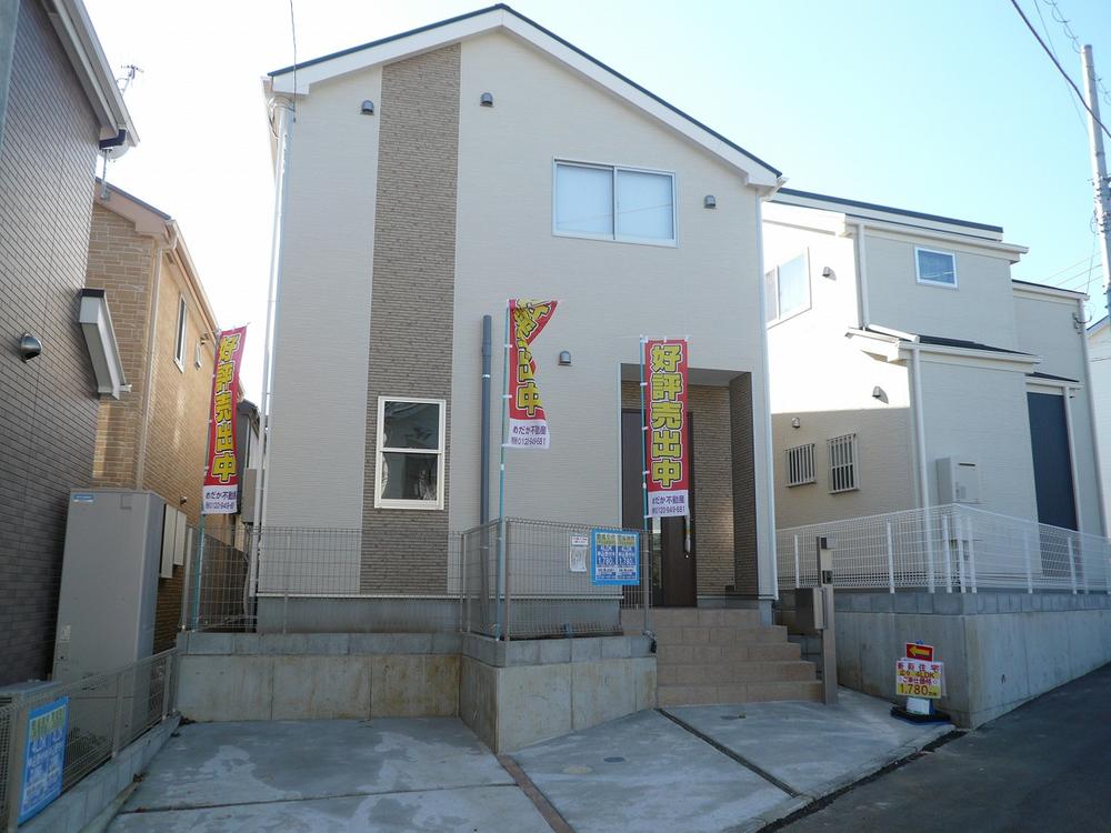 Local appearance photo. Local (11 May 2013) Shooting