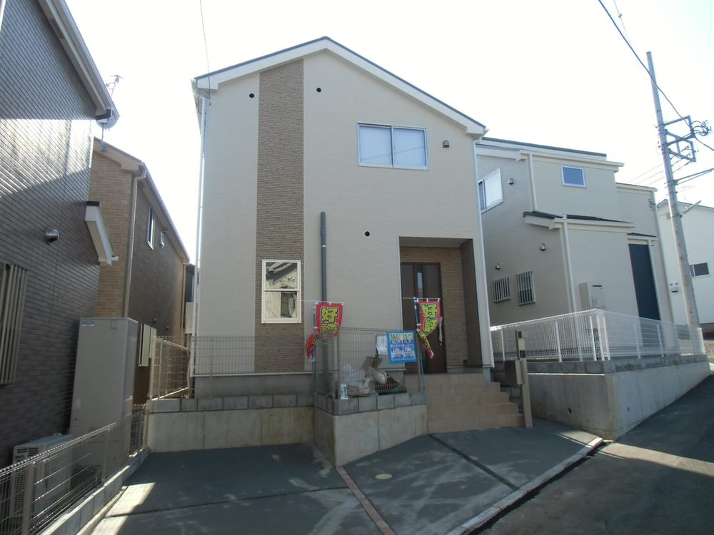 Local appearance photo. Local (11 May 2013) Shooting