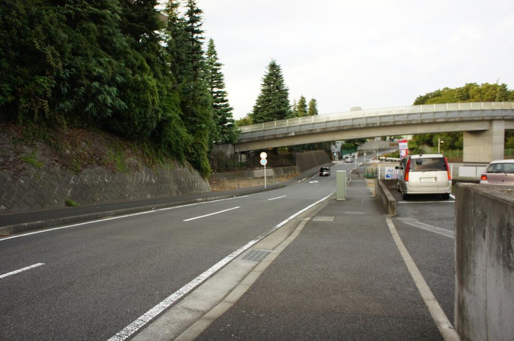 Local photos, including front road. All building sunny ☆ 