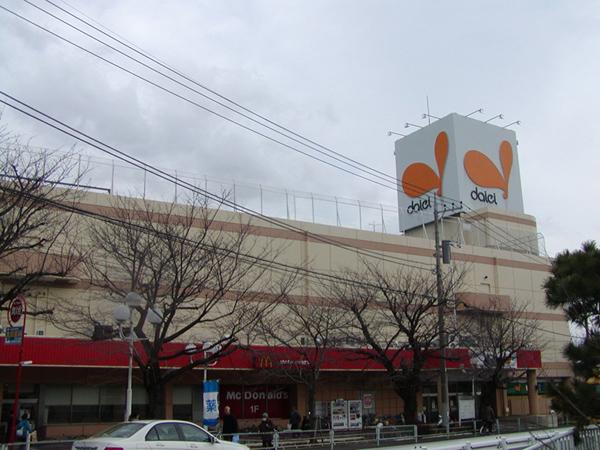Supermarket. 480m to Daiei
