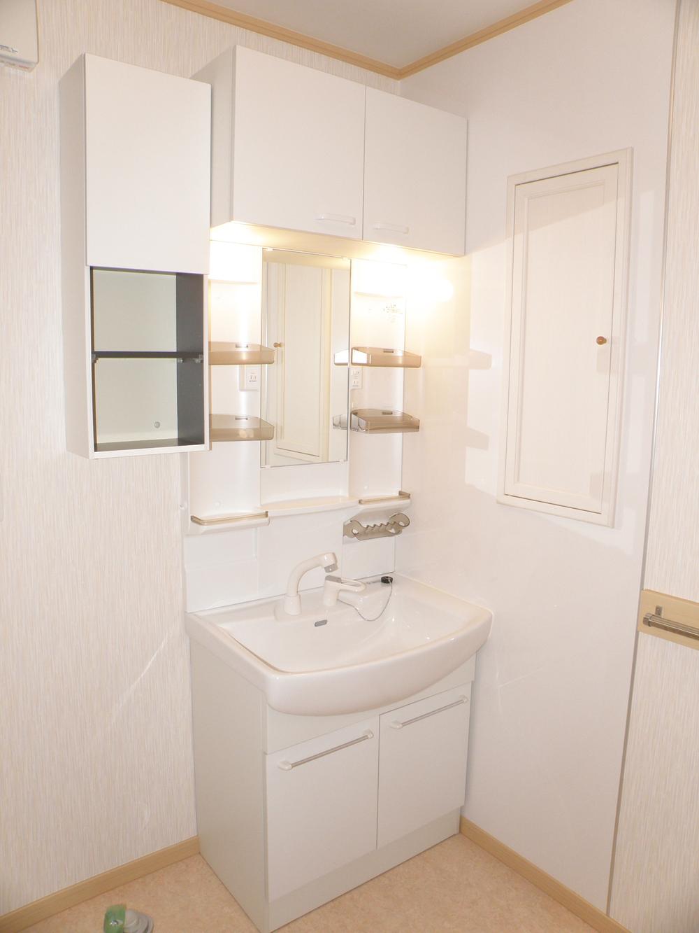 Wash basin, toilet. Indoor (12 May 2013) Shooting