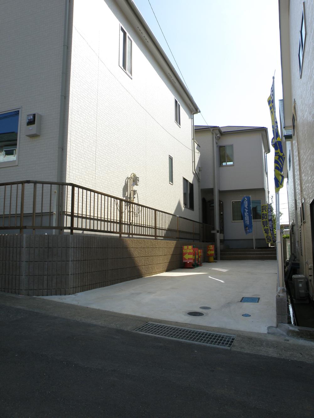 Local photos, including front road. Local (10 May 2013) Shooting