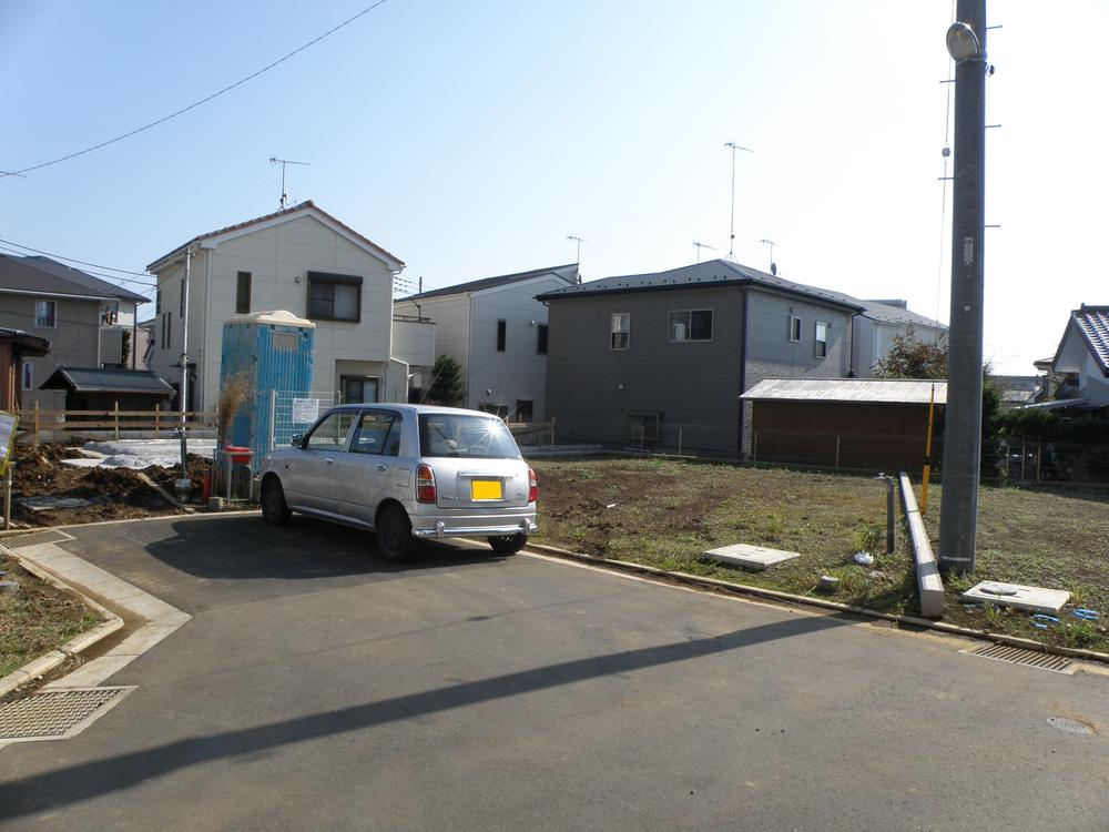 Local photos, including front road. Local (11 May 2013) Shooting