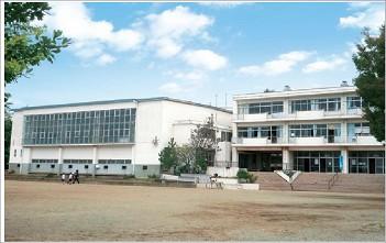 Primary school. There is a primary school in a 1-minute walk from the 80m subdivision to Naruse elementary school.