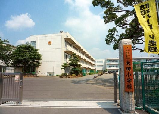 Primary school. 700m to Daejeon elementary school