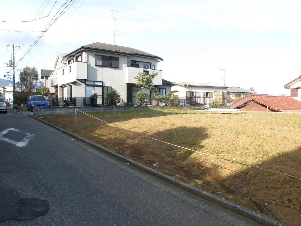 Local photos, including front road. Local (12 May 2013) Shooting