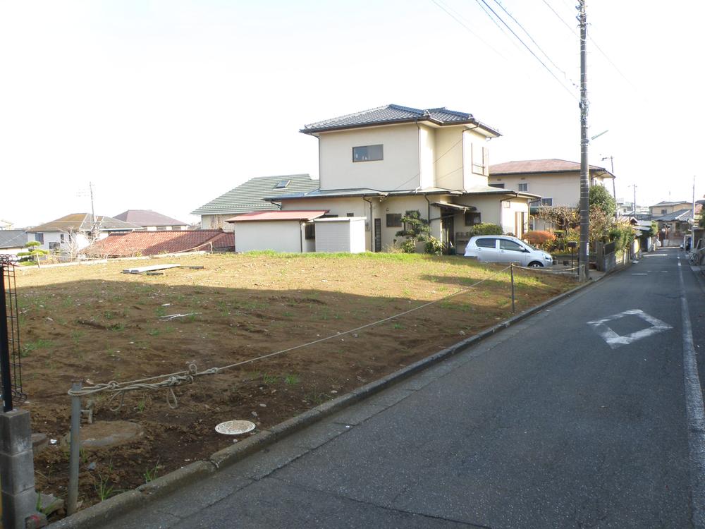 Local photos, including front road. Local (12 May 2013) Shooting