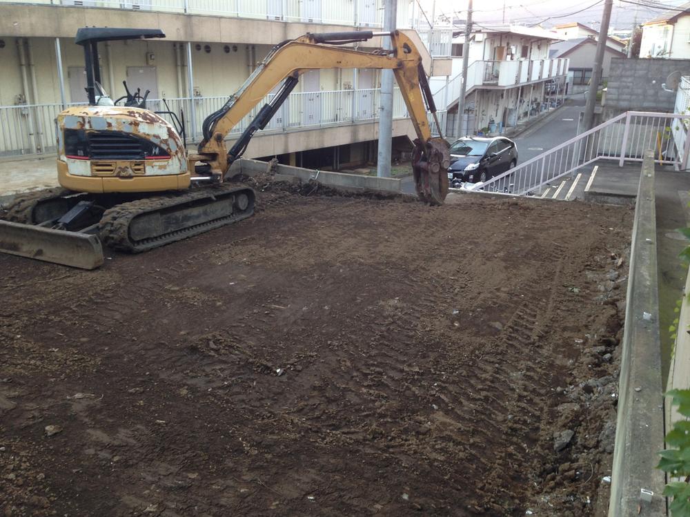 Local photos, including front road. Isehara Station walk 9 minutes of good location!