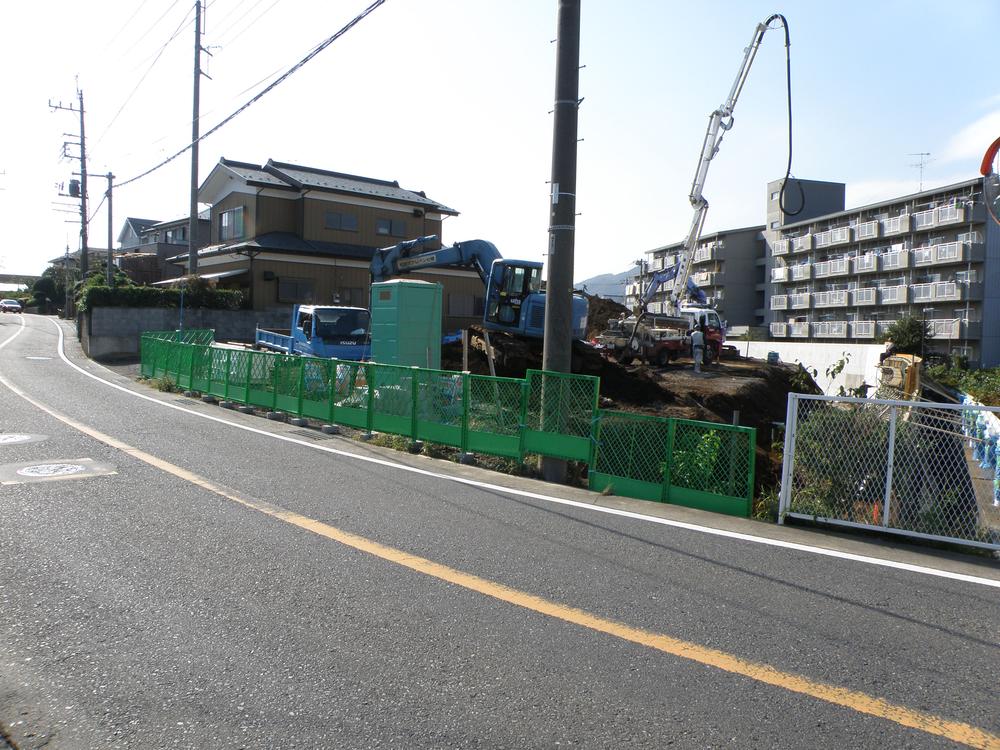 Local photos, including front road. Local (10 May 2011) Shooting