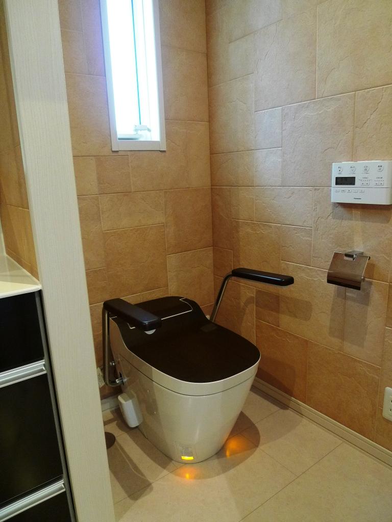 Toilet. Second floor toilet