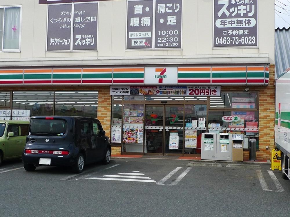 Convenience store. 600m to Seven-Eleven