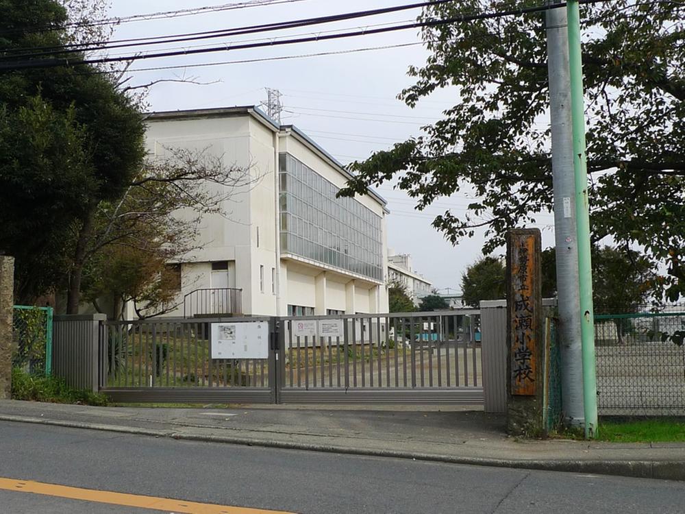 Primary school. Naruse to elementary school 880m
