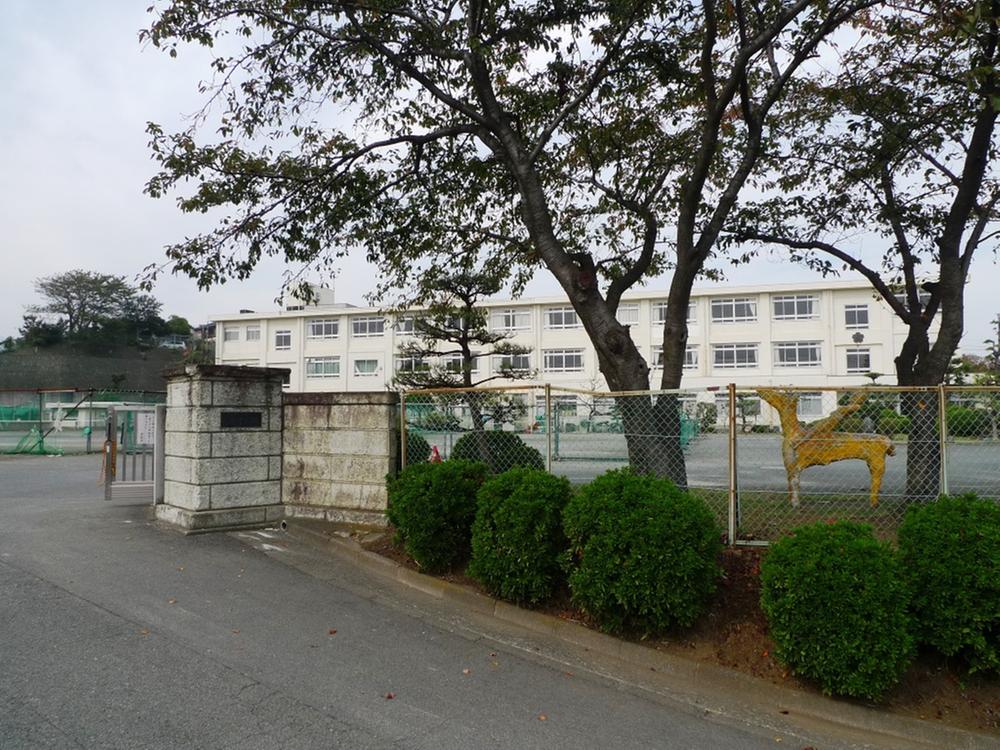 Junior high school. Naruse 750m until junior high school