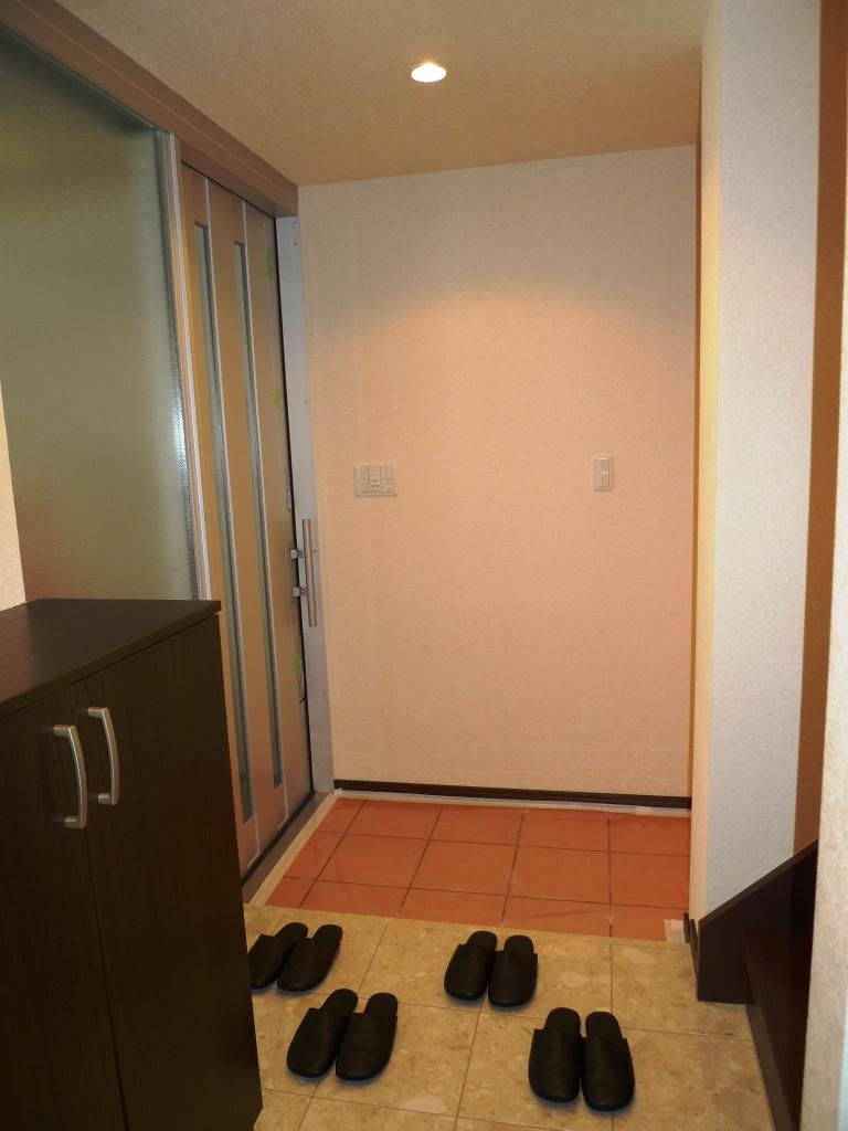 Entrance. Basement entrance