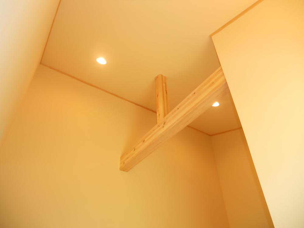 Entrance. Entrance ceiling (June 2013) Shooting