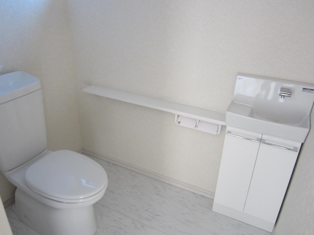 Toilet. Hand wash with