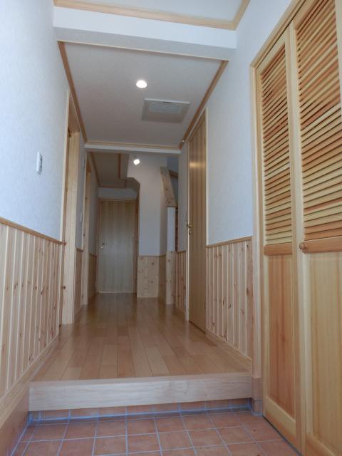 Entrance. Room (August 2013) Shooting