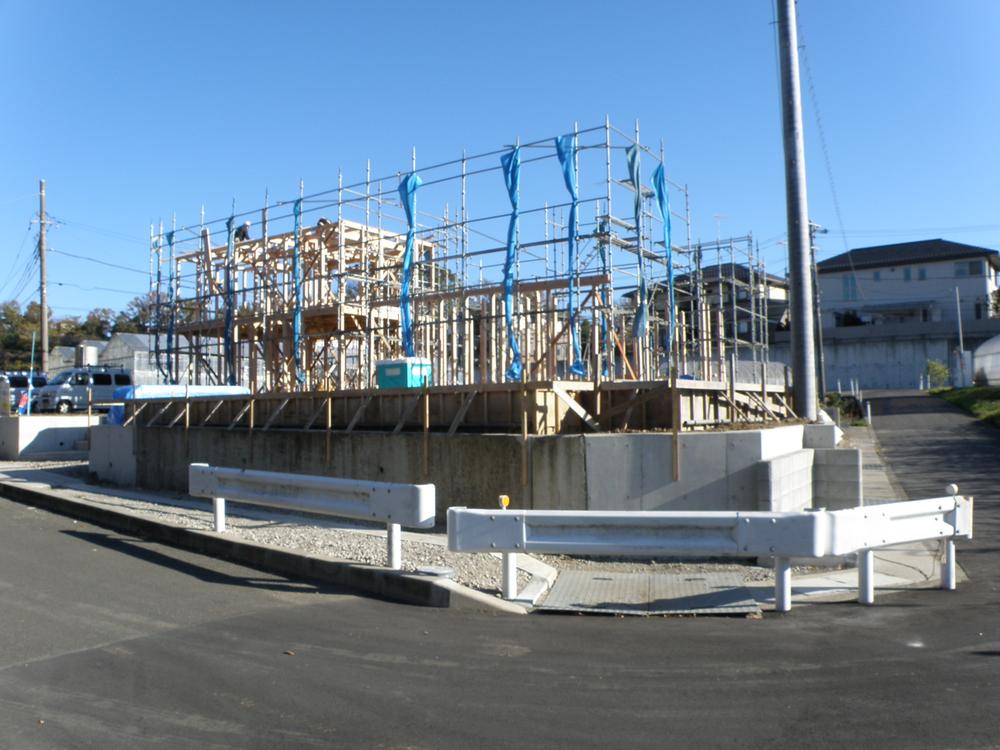 Local photos, including front road. Local (11 May 2013) Shooting