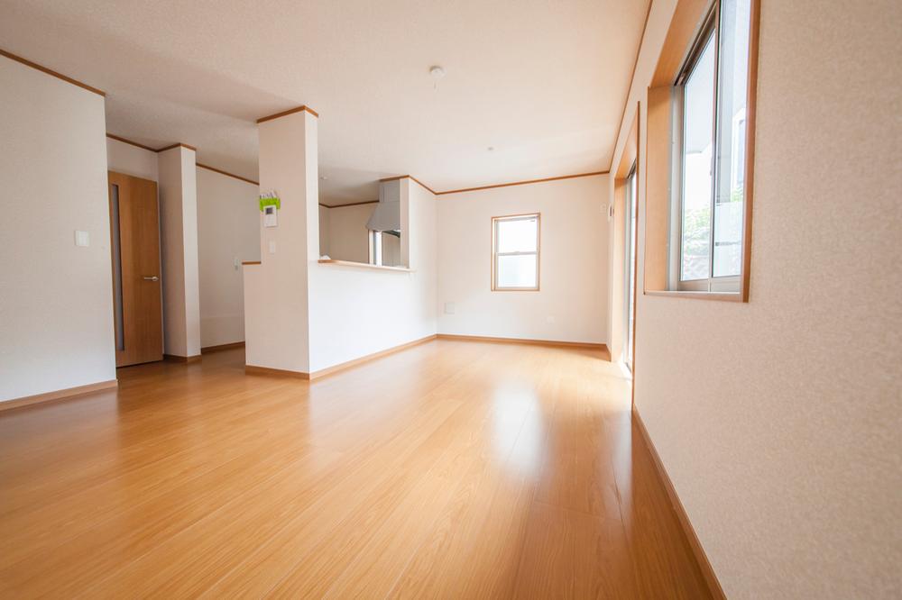 Same specifications photos (living). Construction cases; all room pair glass