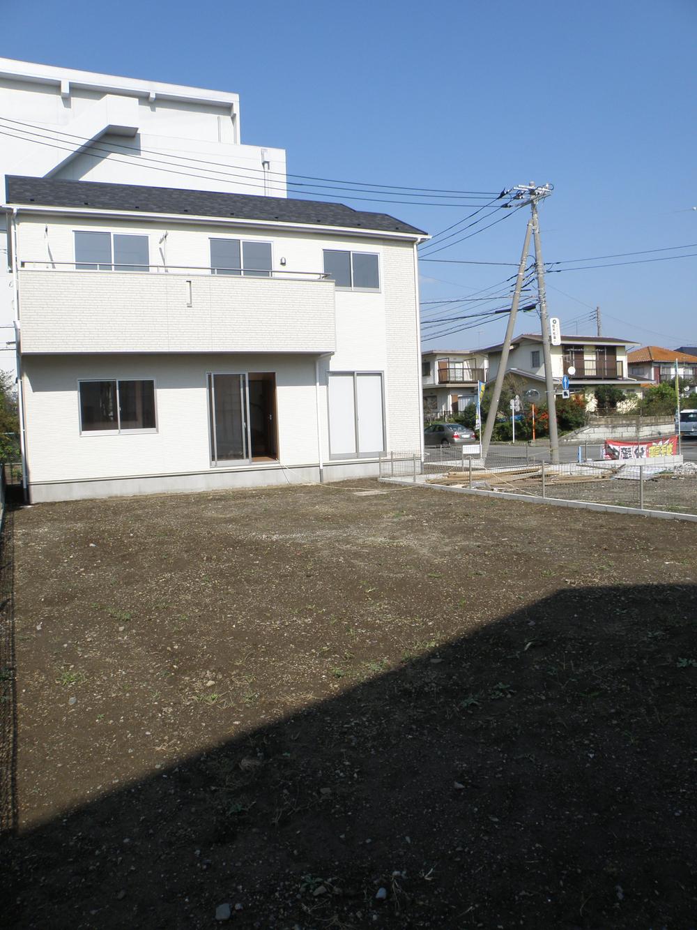 Garden. Local (11 May 2013) Shooting 10 Building