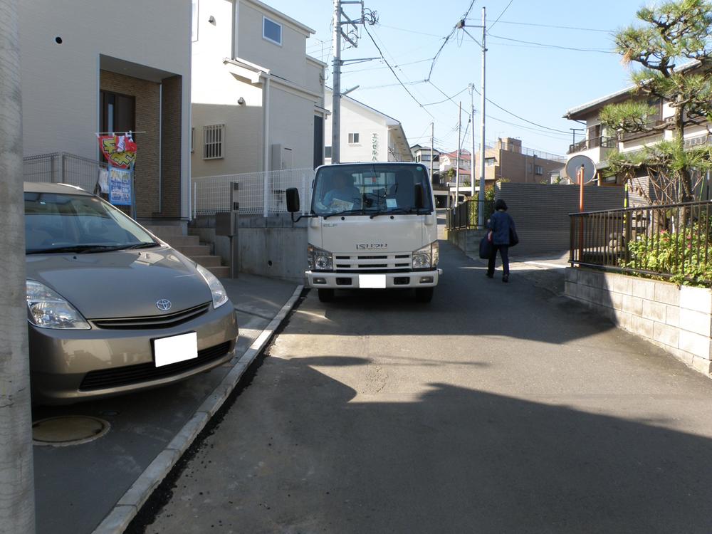 Local photos, including front road. Local (11 May 2013) Shooting