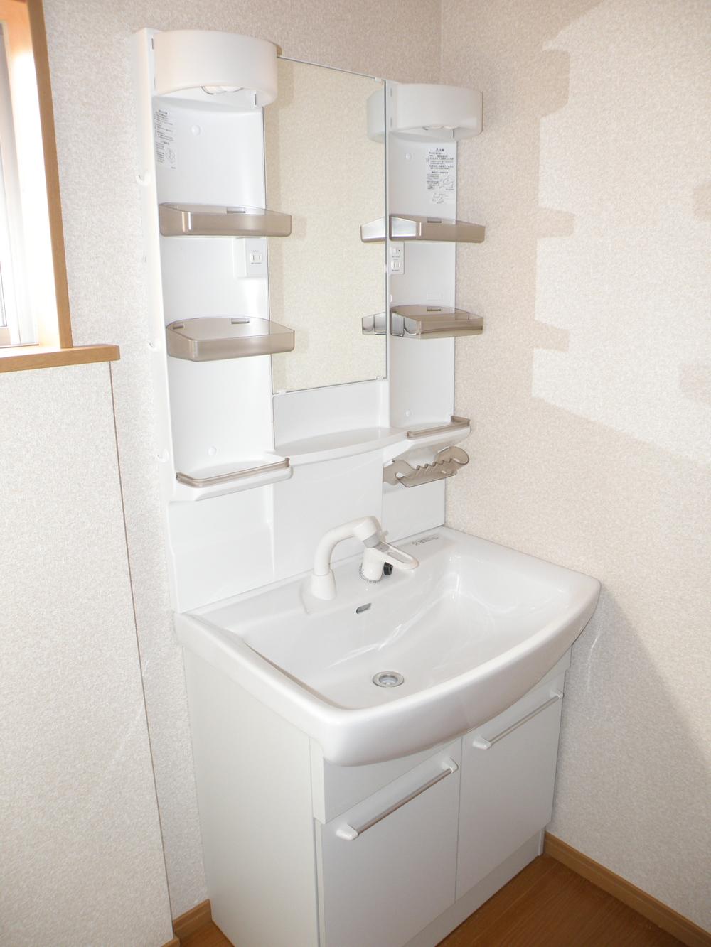 Wash basin, toilet. Indoor (11 May 2013) Shooting