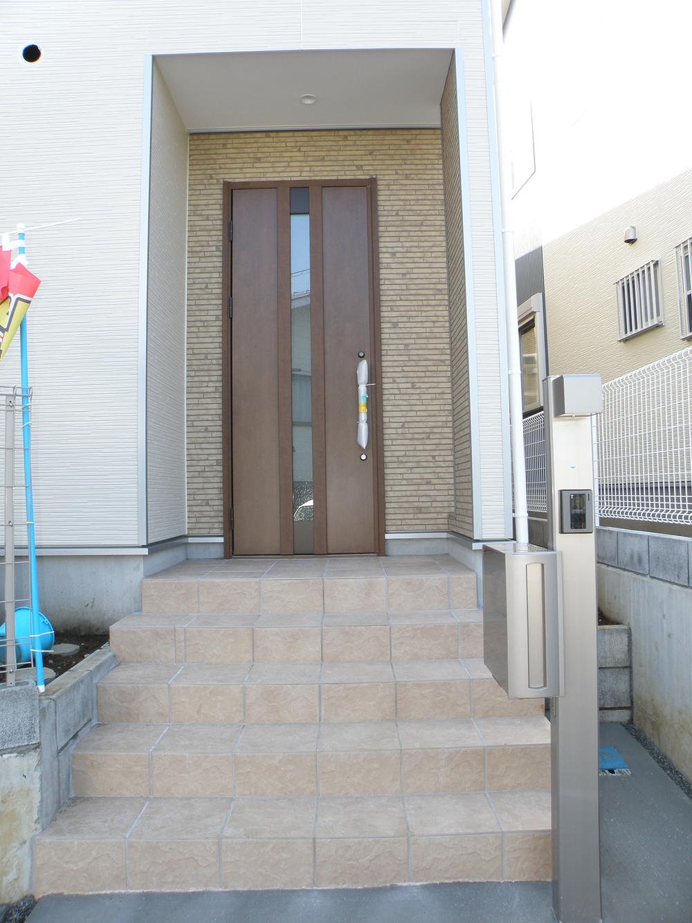 Entrance. Local (11 May 2013) Shooting