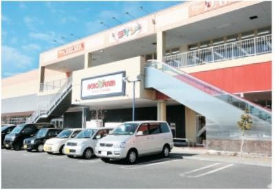 Shopping centre. Across Plaza to Isehara 905m