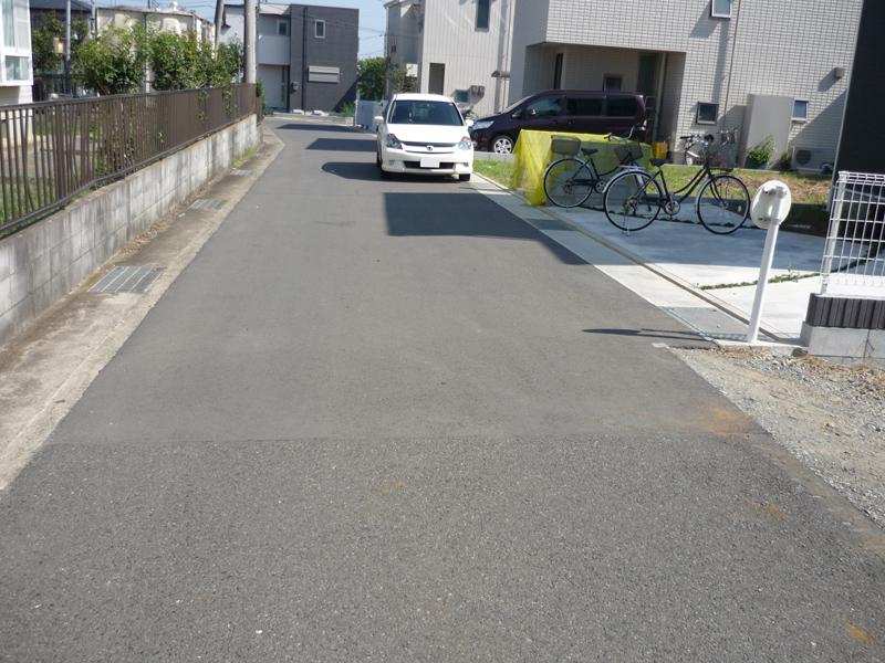 Local photos, including front road. Frontal road