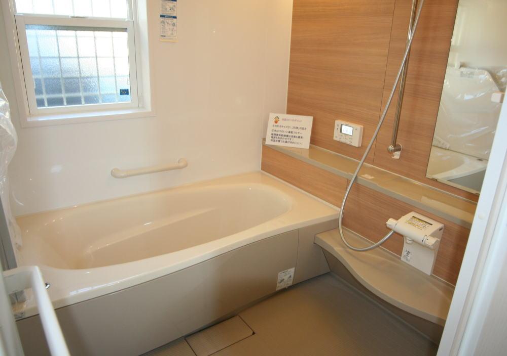 Bathroom. Slow welcome is warm bath also come back. "Energy-saving" effect is exceptional warmth bathtub.