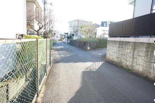 Local photos, including front road. Frontal road